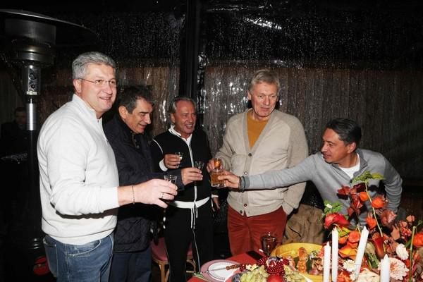 Позавчера Басманный суд Москвы арестовал на 2 месяца бывшего заместителя министра обороны Тимура Иванова по обвинению в получении взятки в особо крупном размере.-35