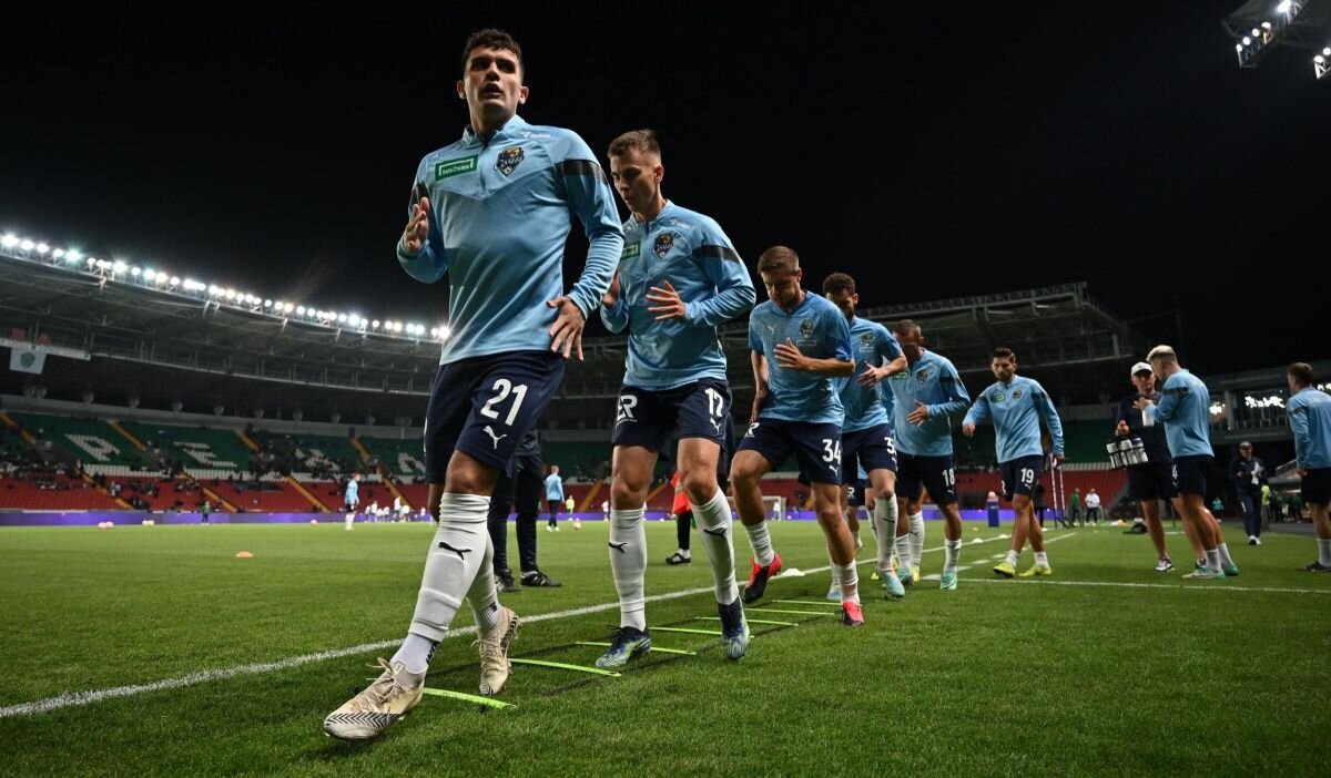     Игроки "Сочи" перед матчем. Источник: vk.com/pfcsochi Автор фото: Пресс-служба ФК "Сочи"