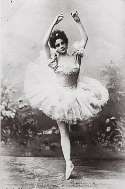 Прима-балерина Большого театра Аделина Джури была замужем  за Александром Андреевичем Карзинкиным.
