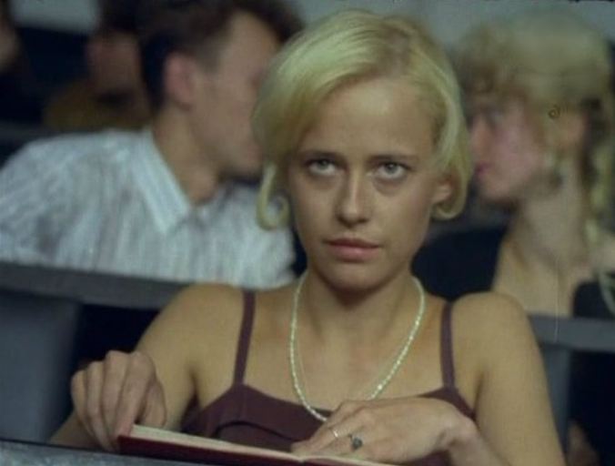 Фильм Дмитрия Астрахана "Ты у меня одна" 1993 года является очень хорошим представителем российского кино 90-х годов.-5