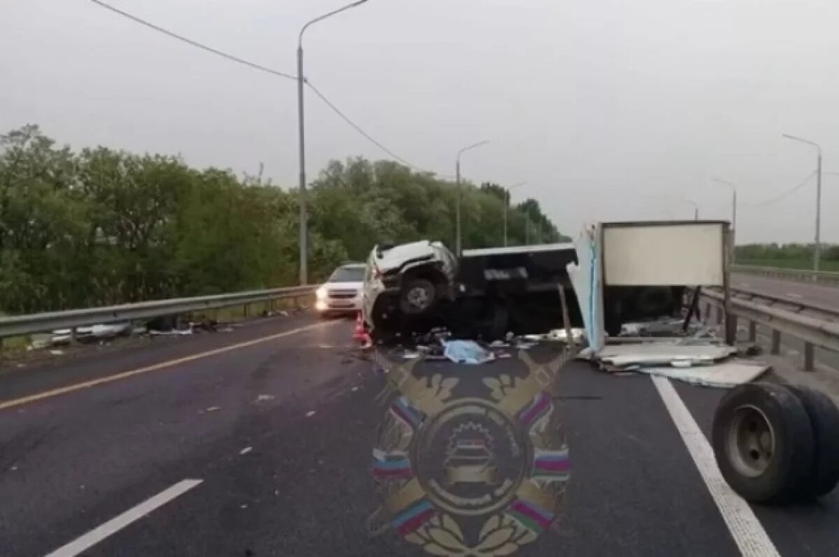    На Кубани в ДТП погиб водитель фургона, врезавшийся в КаМАЗ