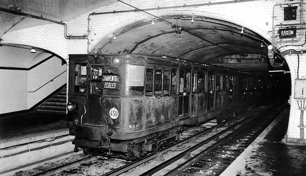 В архивах паранормальных явлений странное и таинственное исчезновение поезда в лондонском метро 1948 года занимает особое место.