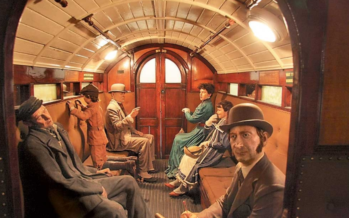 В архивах паранормальных явлений странное и таинственное исчезновение поезда в лондонском метро 1948 года занимает особое место.-2