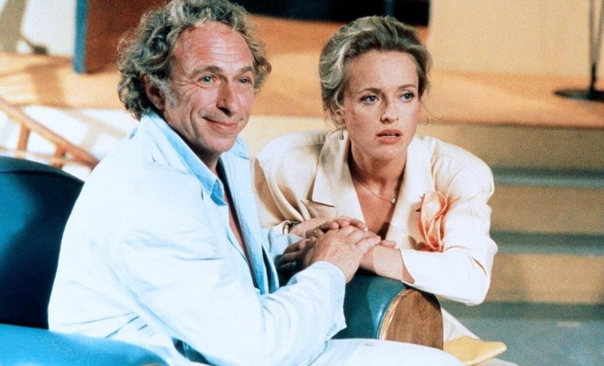 Кадр из фильма "Налево от лифта" (1988)