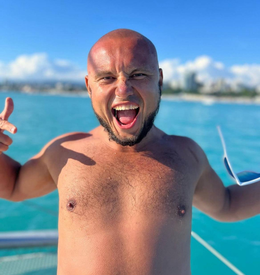 Антон Симутов