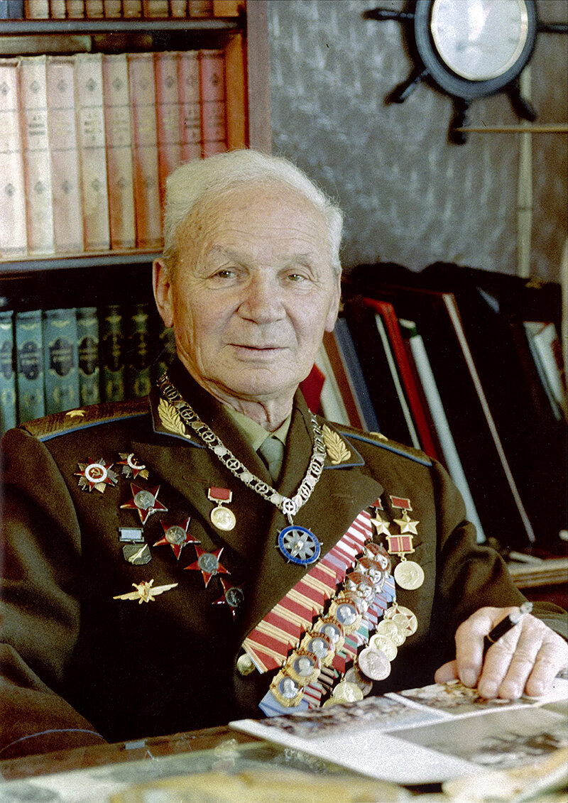 В.К. Коккинаки с розой ветров