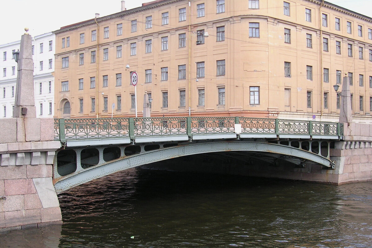 Внешний вид Поцелуева моста практически не изменился с XIX века. Фото: С. Васильев / Яндекс Карты 