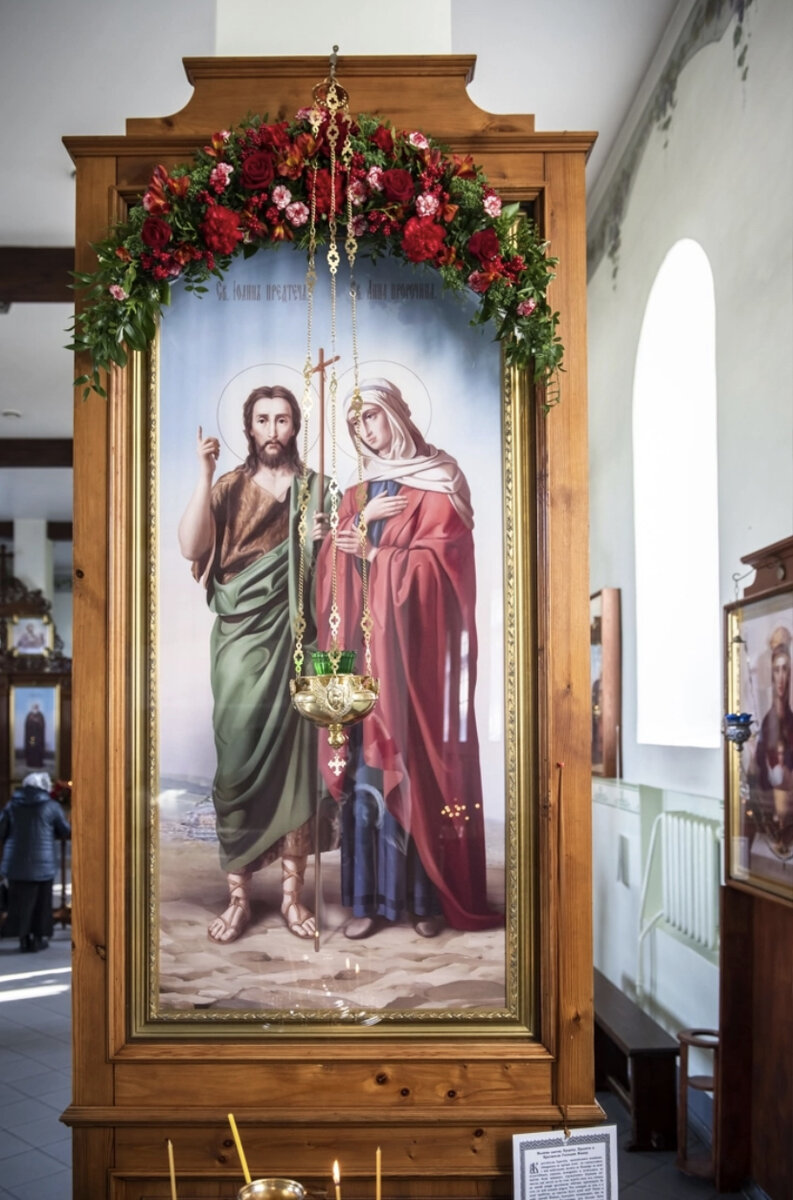 У Образа Иоанна Предтечи не очень многолюдно. Фото из открытых источников 