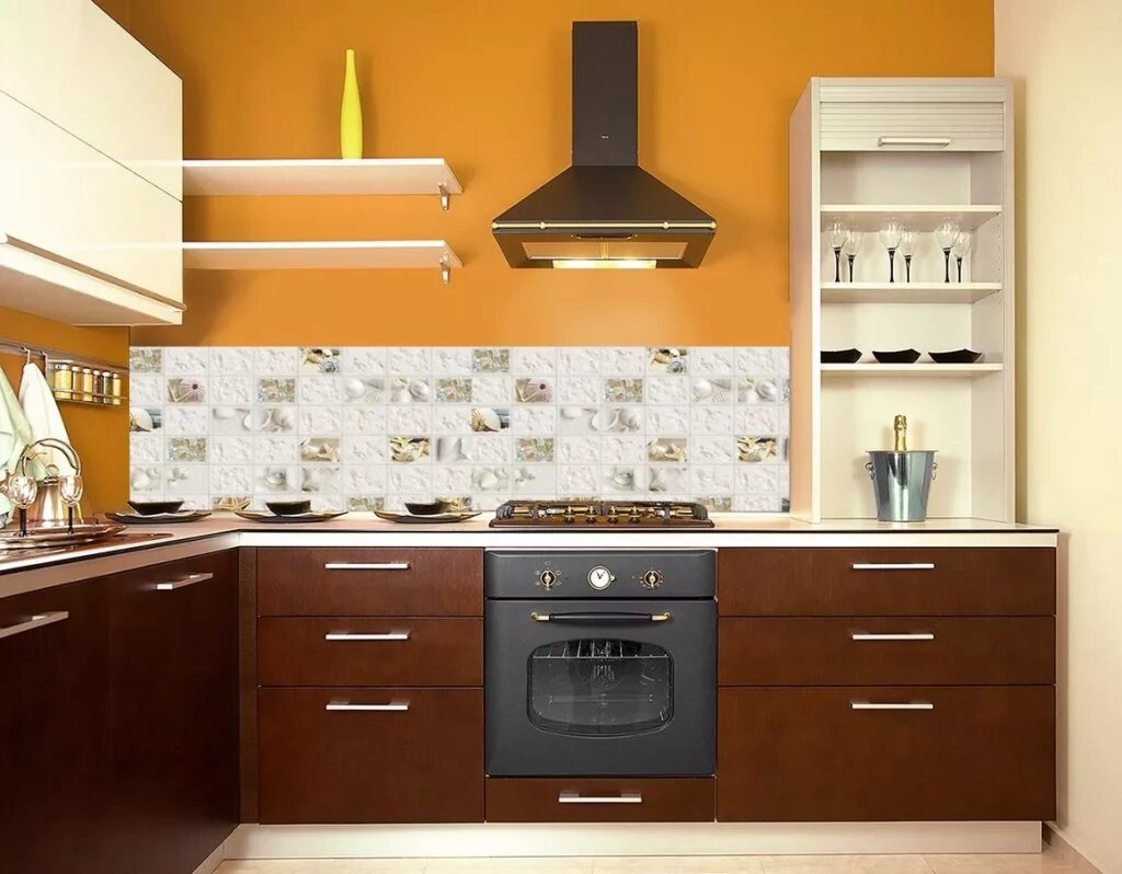 Кухонный фартук должен эффективно защищать стены и гармонично сочетаться с кухней