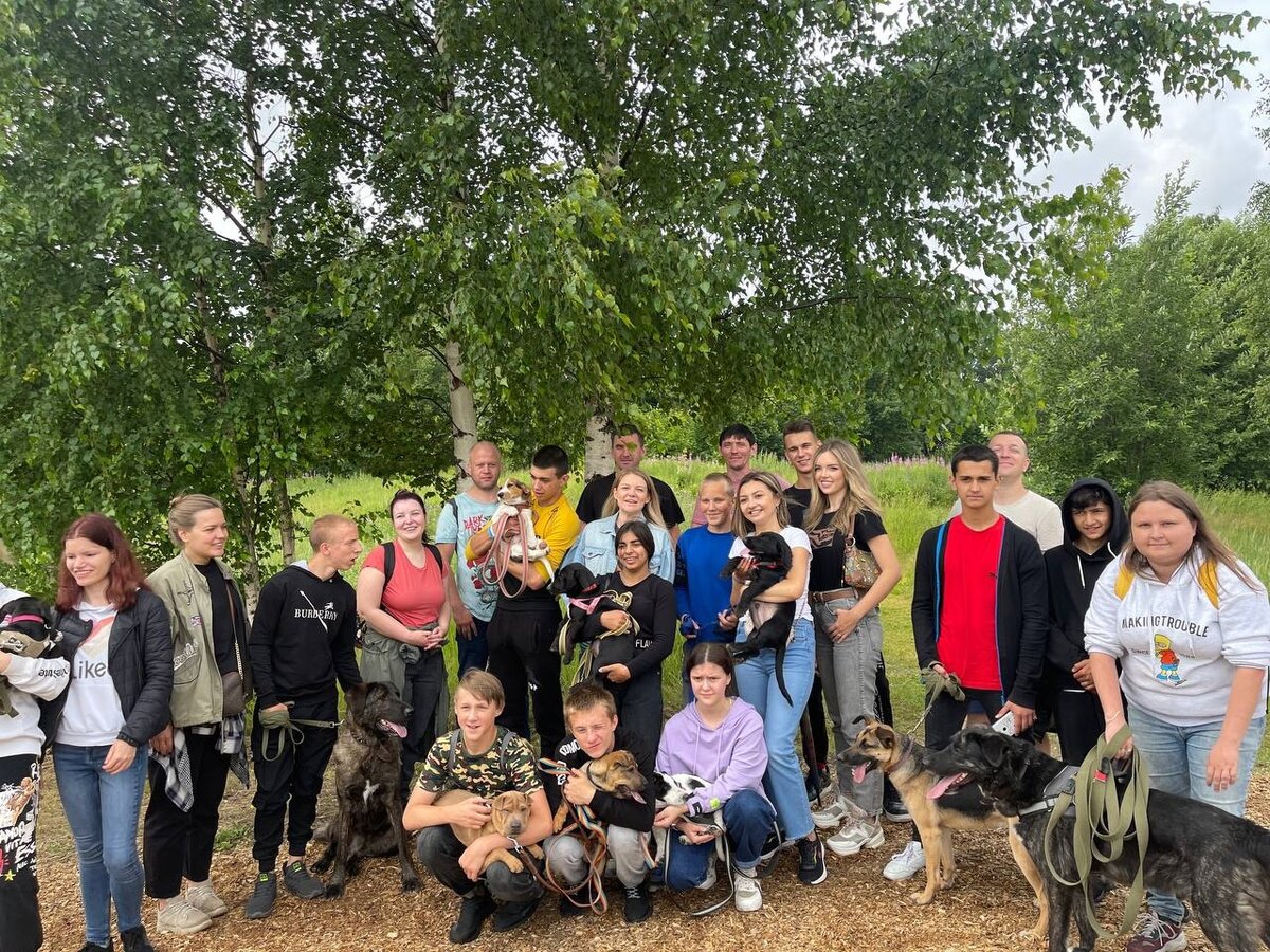 в приюте гости - воспитанники Волосовского интерната 