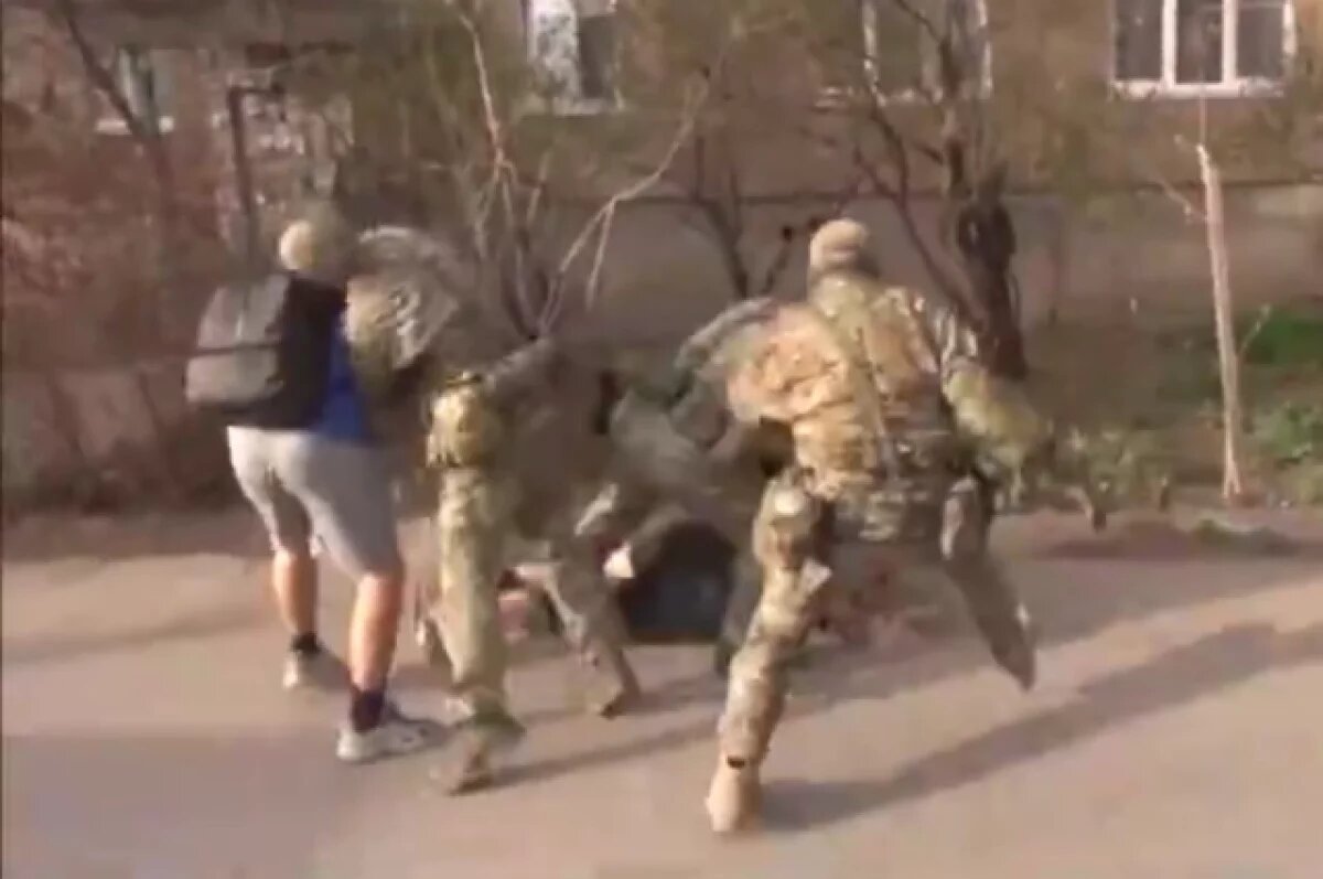    Жесткое задержание обвиняемых в терроризме попало на видео в Волгограде