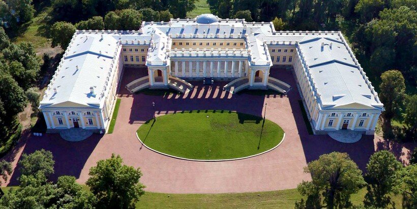 Александровский дворец. Источник: travelask.ru