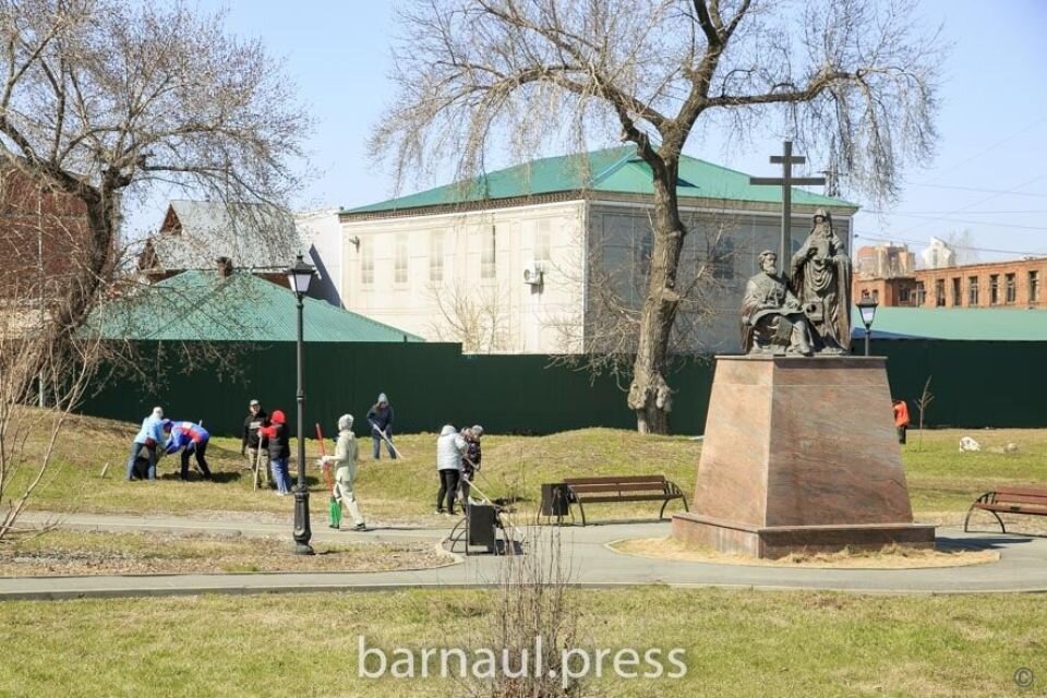    Субботник в Барнауле. Источник: barnaul.org