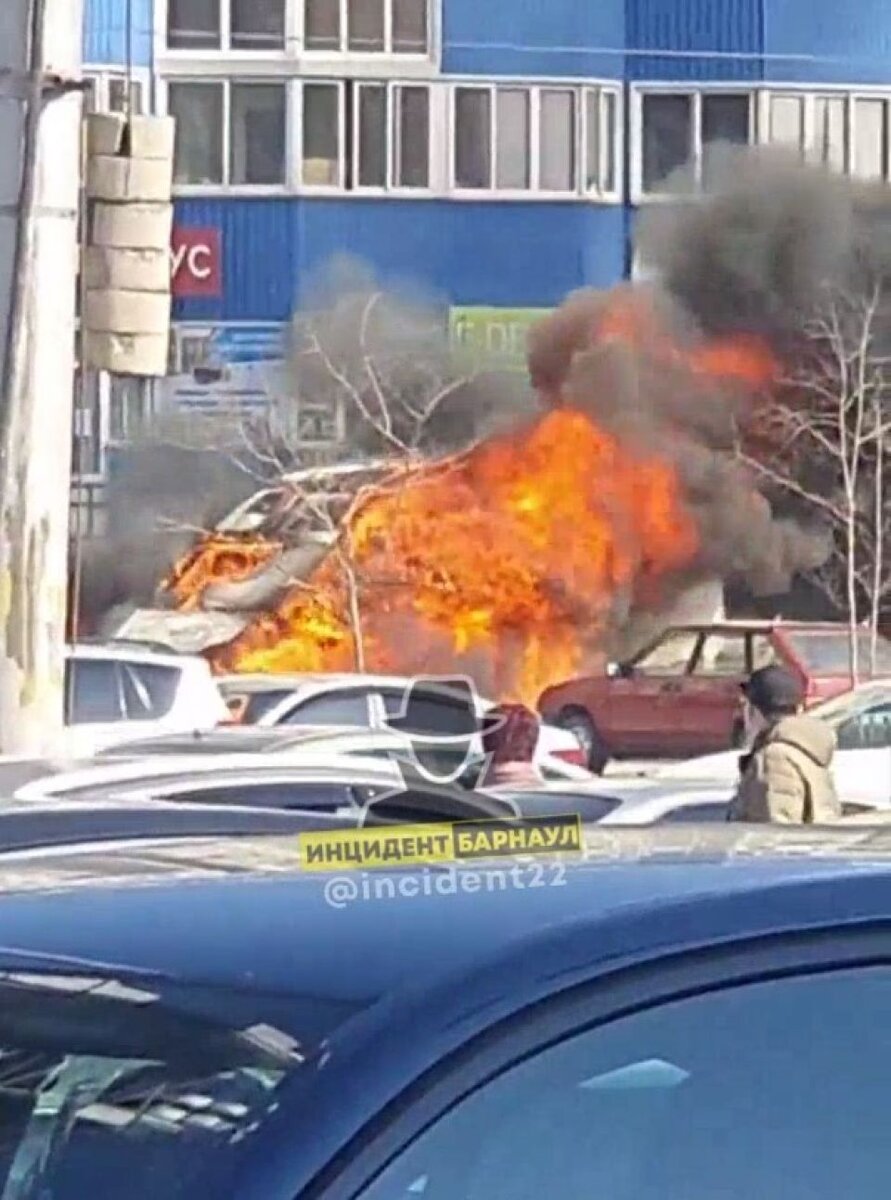    Пожар на парковке. Источник: "Инцидент Барнаул"