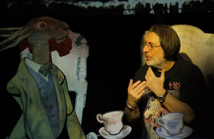     Режиссер Борис Константинов во время репетиции спектакля.    
 Фото: отдел маркетинга Театра кукол С. В. Образцова