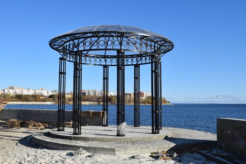 Это архитектурное сооружение - ориентир одной из самых жереховых точек городской черты.