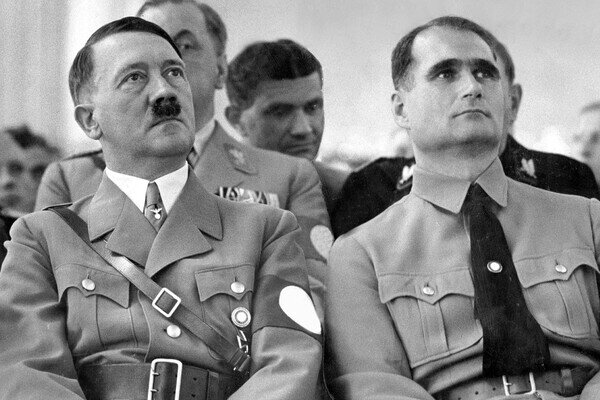 Адольф Гитлер и Рудольф Гесс в Мюнхене, 1936 год / Sueddeutsche Zeitung Photo/Global Look Press