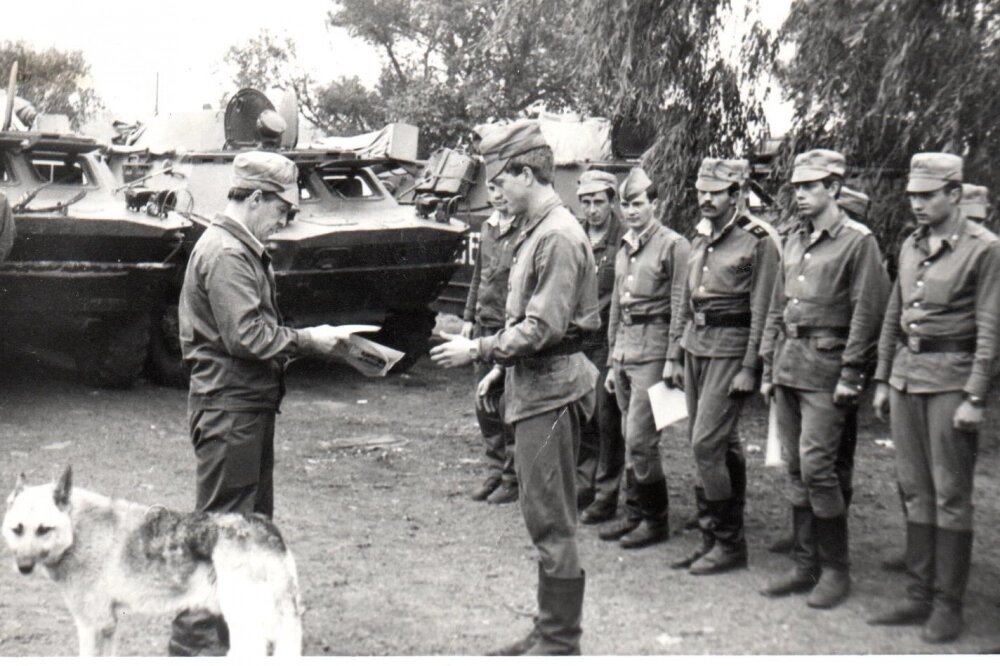    Вручение благодарности бойцу Олегу Панкееву. Фото: Из личного архивa/ фото Олега Панкеева