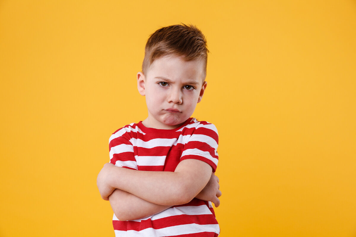 <a href="https://ru.freepik.com/free-photo/portrait-of-a-frowning-upset-little-boy-looking-at-camera_7927382.htm#fromView=search&page=1&position=0&uuid=8cd3f9a5-6c45-4353-adc8-0b044de3011f">Изображение от drobotdean на Freepik</a>