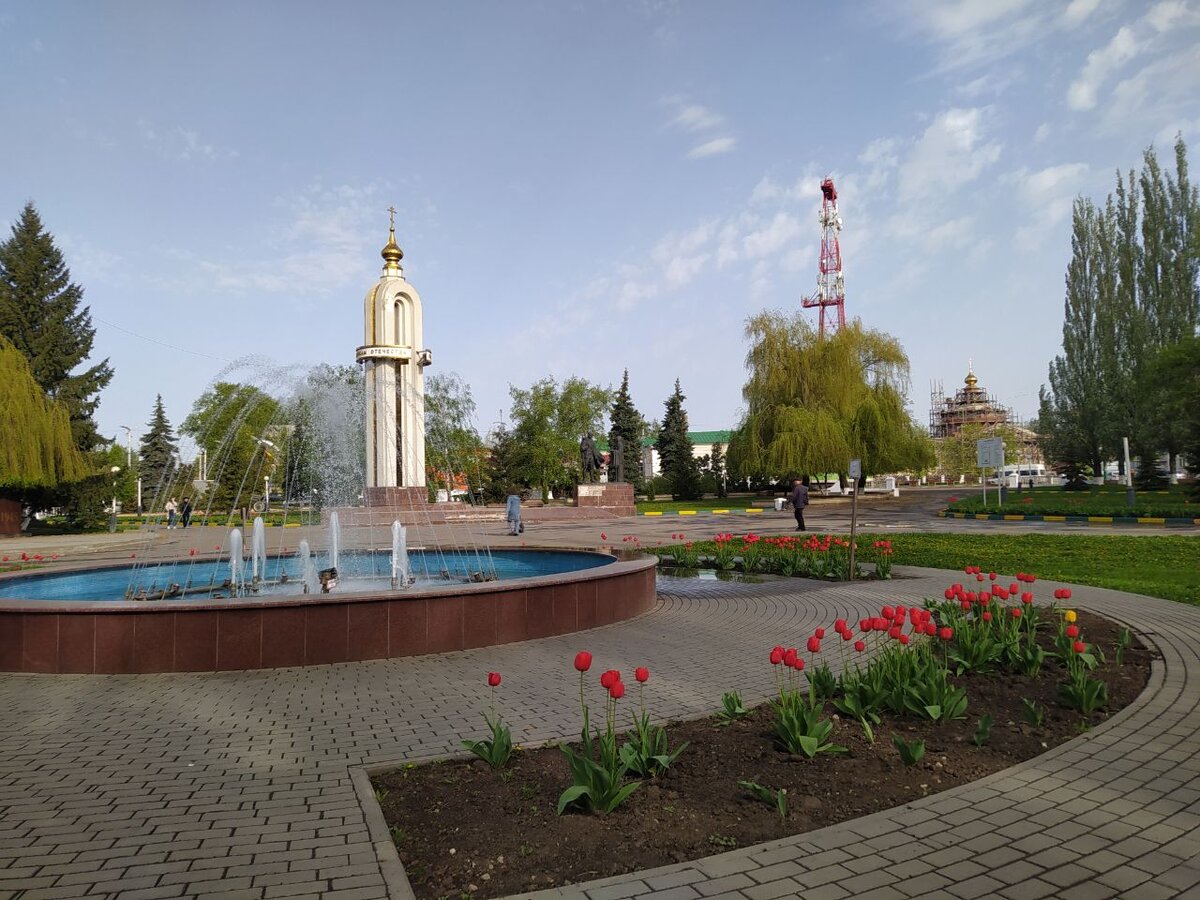 Рабочие проверяют работоспособность конструкций