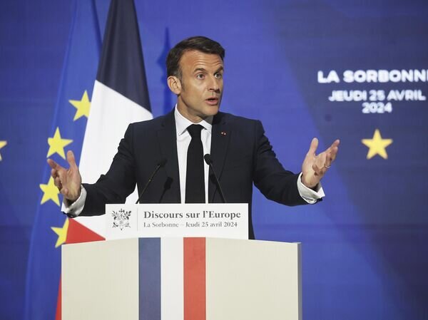   © AP Photo / Christophe Petit Tesson