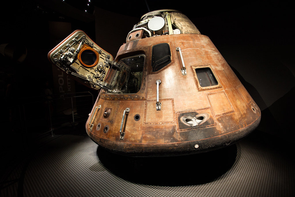 Спускаемая капсула корабля Аполлон.