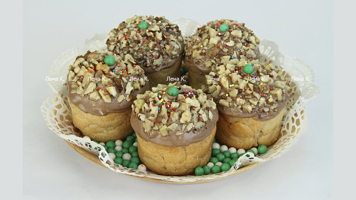 куличики на йогурте с шоколадной глазурью и орешками, приготовление и фото Лены К.