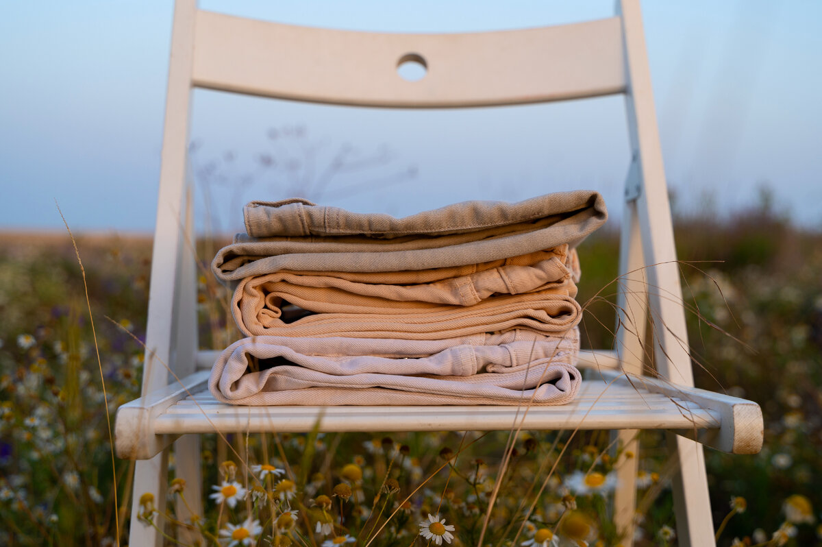 <a href="https://www.freepik.com/free-photo/light-brown-beige-pants-outdoors-still-life_65109486.htm#fromView=search&page=1&position=0&uuid=7792edc1-2d43-49f9-8bf0-8e83d9af89ef">Image by freepik</a>