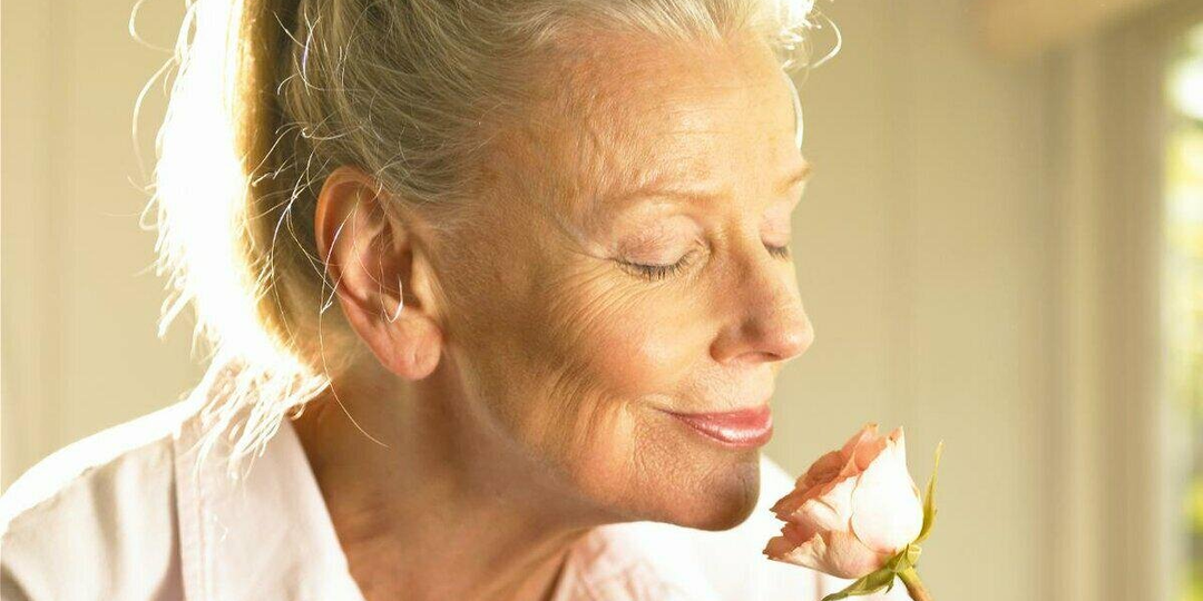 Неприятный запах в пожилом возрасте: почему старики так пахнут и что с этим делать?