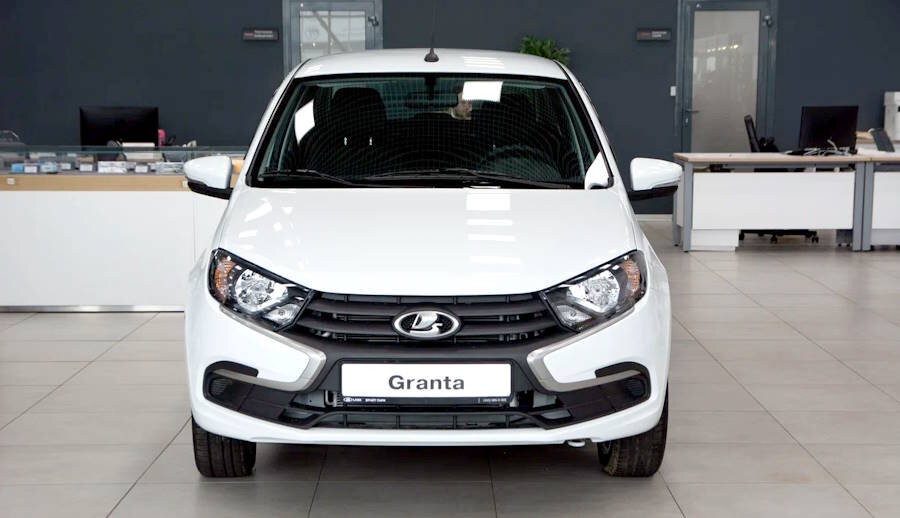 Автоматическая коробка сочетается с шестнадцатиклапанным мотором 1.6 мощностью 98 л. с. — он тоже вернулся в гамму после долгой паузы 