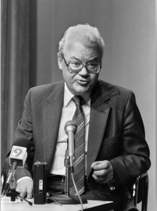 А.Н.Шевченко (1930-1998). Источник фото - https://alternathistory.ru/skvernaya-smert-begstvo-arkadiya-shevchenko/