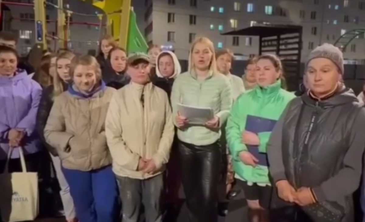 Страшные протестующие "националисты" на фоне обречённых площадок. Скриншот видео ТГ-канала "Многонационал"