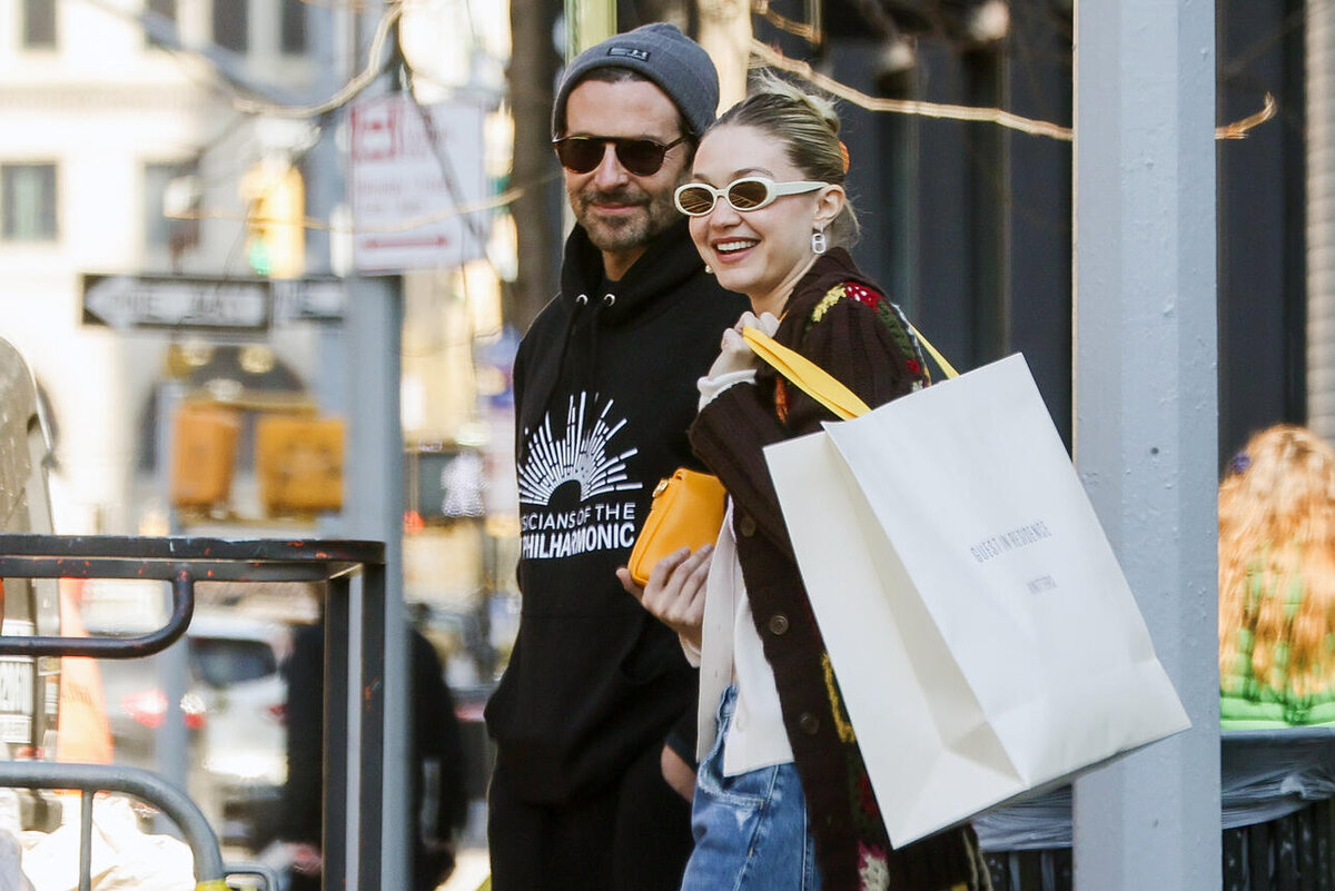    Брэдли Купер готов сделать предложение Джиджи LEGION-MEDIA