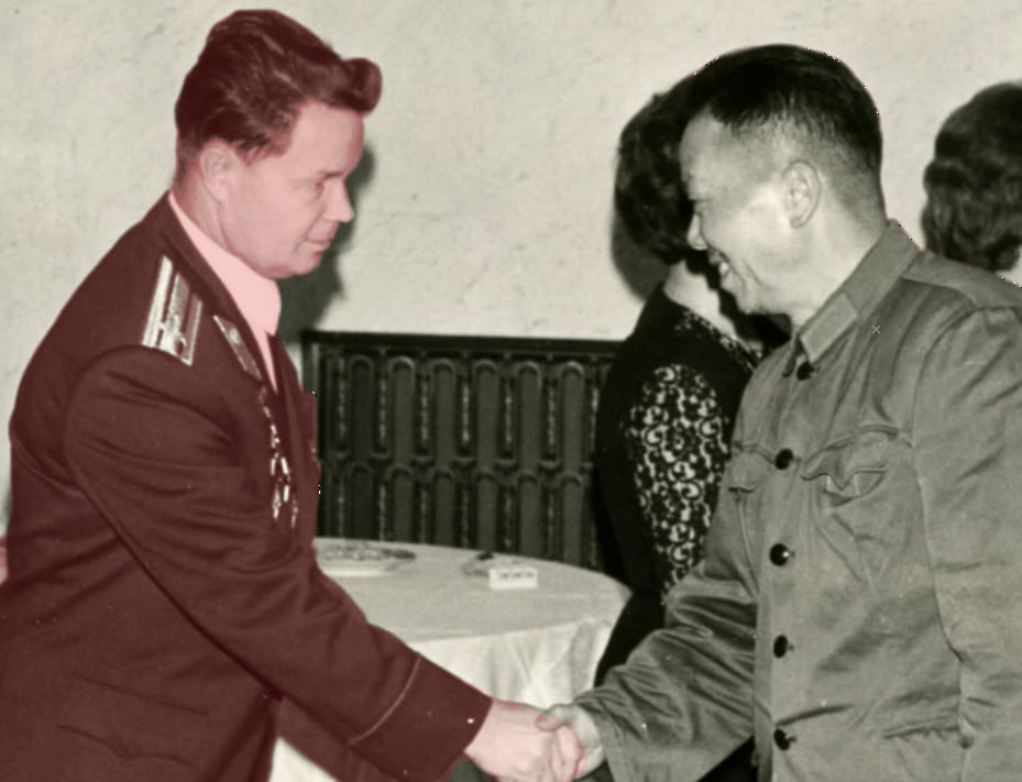 Военный атташе СССР В. Иванов