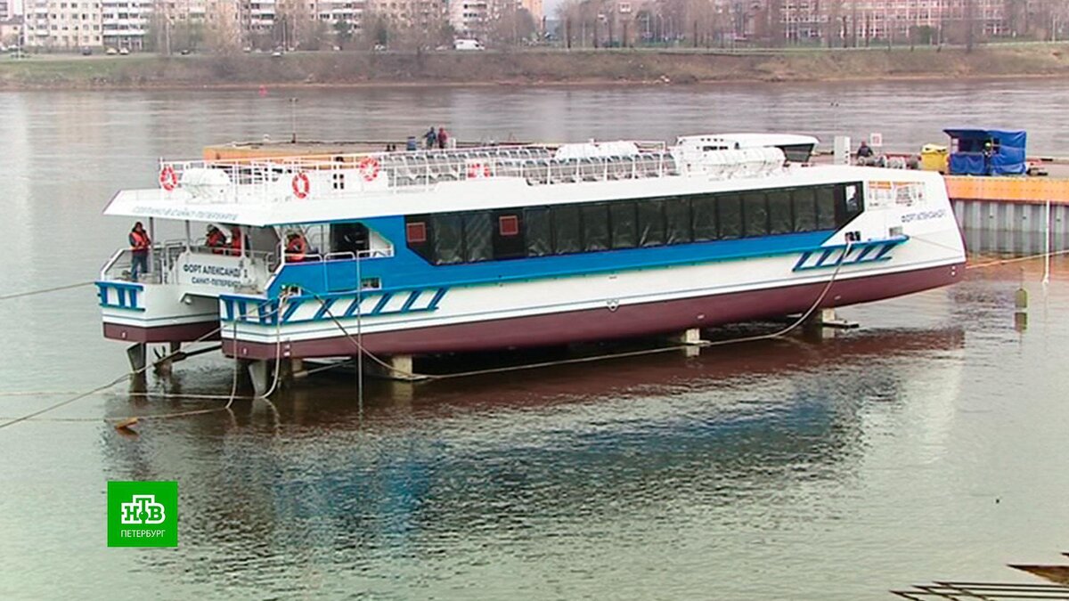 В Петербурге спустили на воду новейший катамаран «Форт „Александр I“» |  НТВ: лучшее | Дзен