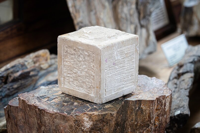 Различные фактуры обработки поверхности известняка