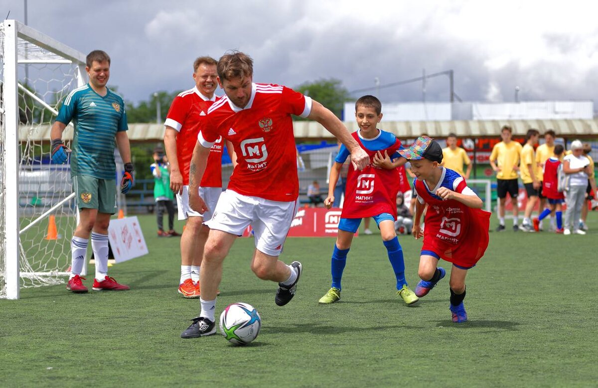 Совместно с РФС мы проводим мероприятия, где юные футболисты могут перенять опыт профессиональных игроков