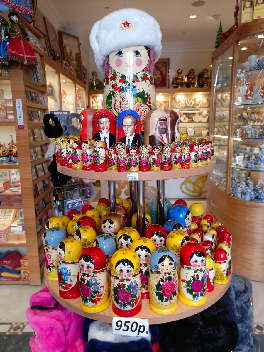 Матрёшки на Арбате. Фото автора.