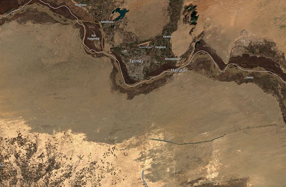 Полоска канала на снимке со спутника (снизу справа)