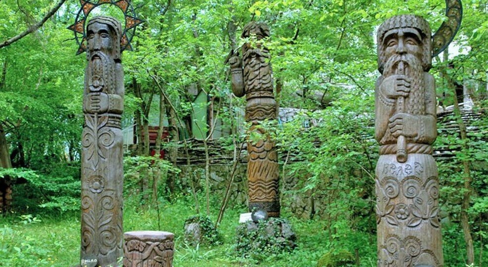 Сильный и большой камень, в честь которого назвали поселок Воронежской области