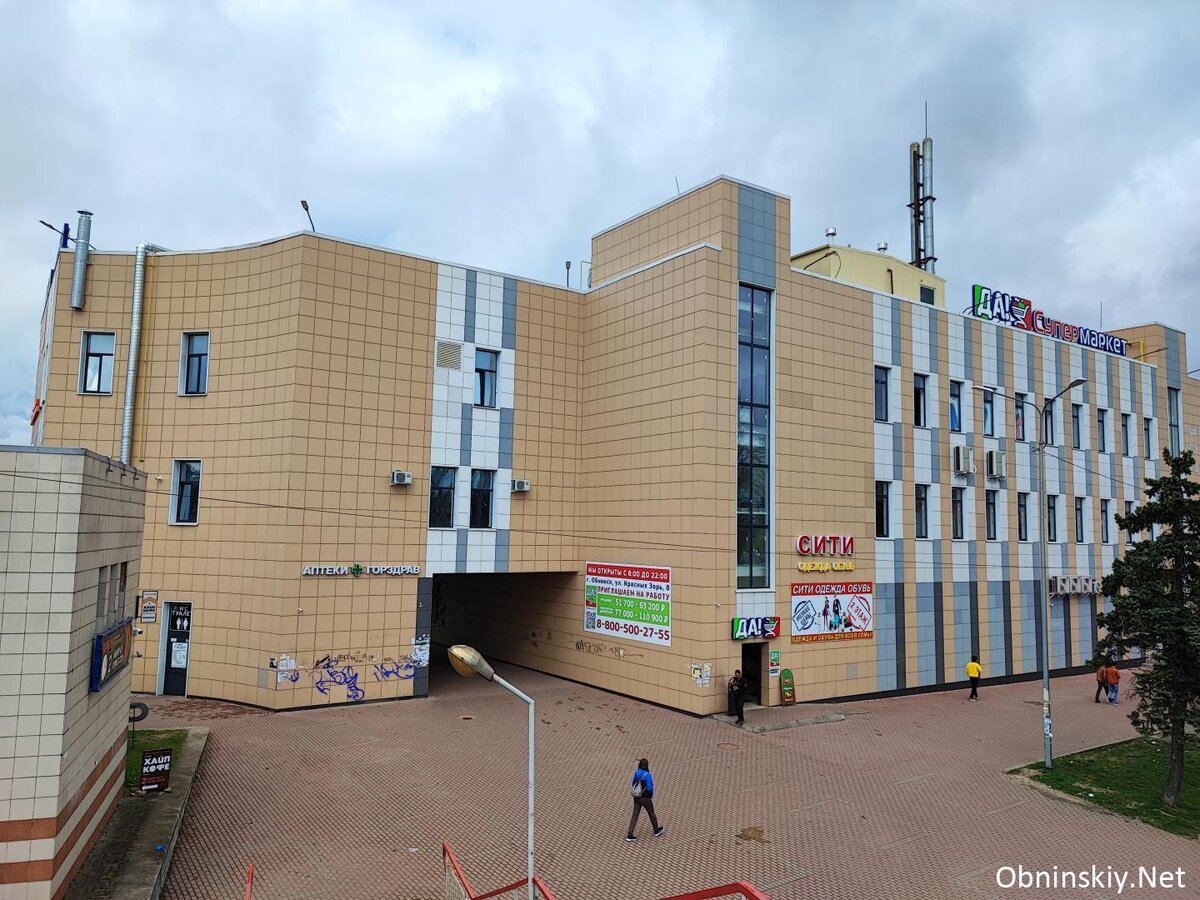 Граффити на стене ТЦ