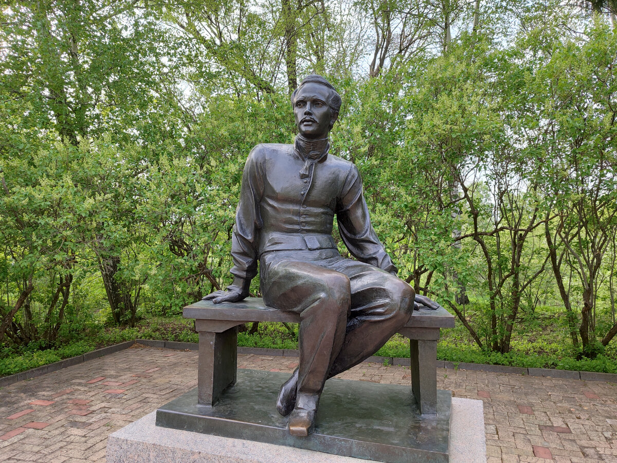 Памятник М.Ю. Лермонтову. Скульптор О. Комов.