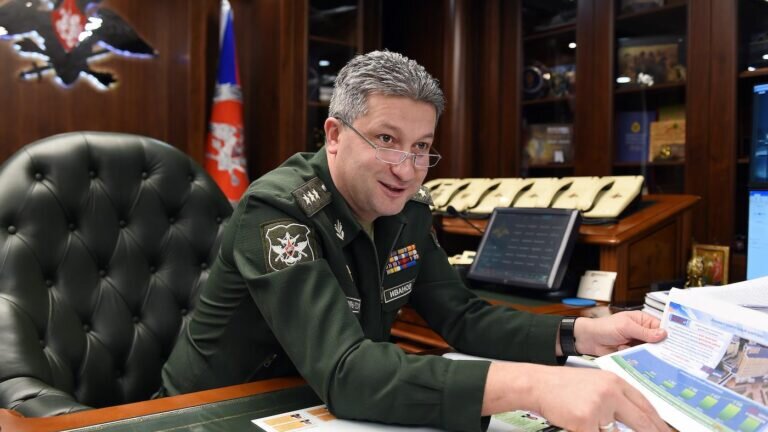 Иванов не молод, но и не стар.