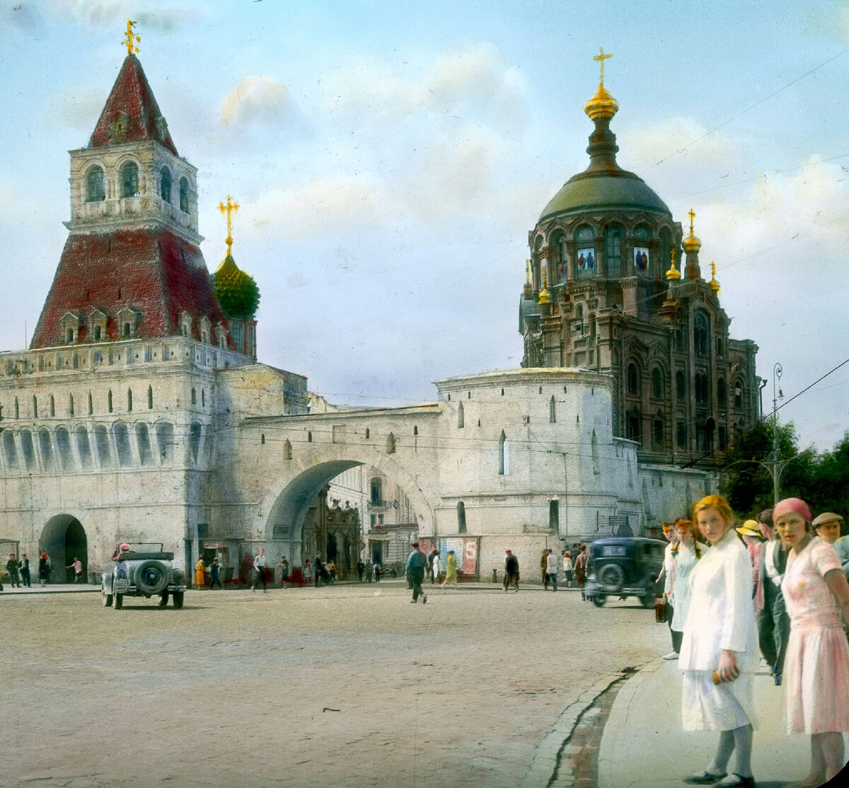 Никольские ворота китай-города. Никольские ворота кремля 1917. Владимирские ворота китай-города на лубянской площади. Часовня пантелеймона целителя москва. Спасская башня кремля ворота.