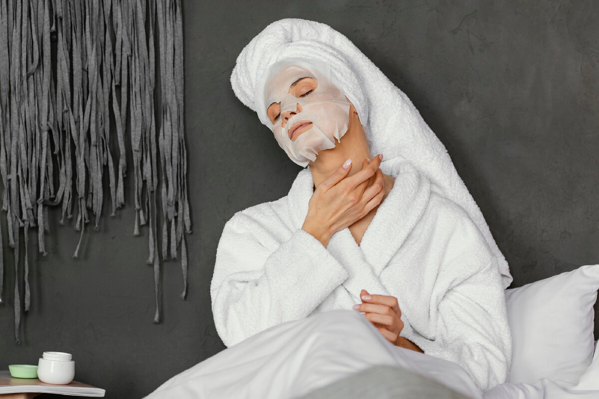 <a href="https://ru.freepik.com/free-photo/medium-shot-woman-with-facial-mask_12892165.htm#fromView=search&page=1&position=16&uuid=5692bc0c-82ab-49eb-91fd-1a67dc3102cc">Изображение от freepik</a>
