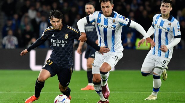    Браим Диас и Мартин Субименди. AFP