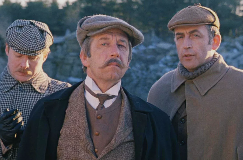 Сказать, что многосерийный фильм "Приключения Шерлока Холмса и доктора Ватсона" является культовой экранизацией произведений Артура Конана Дойля - это ничего не сказать.-19