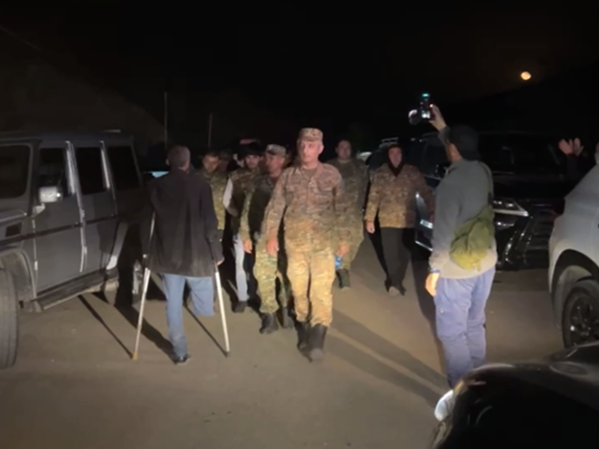    Военнослужащие-контрактники на акции протеста в армянском приграничном селе Киранц Тавушской области© Տավուշը հանուն հայրենիքի/Тавуш за родину