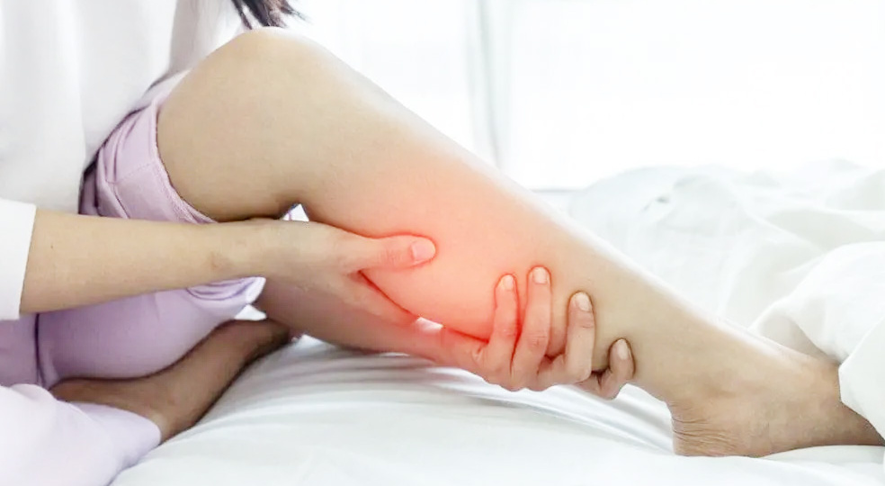 Жжение в ногах, голенях и стопах: причины и варианты лечения