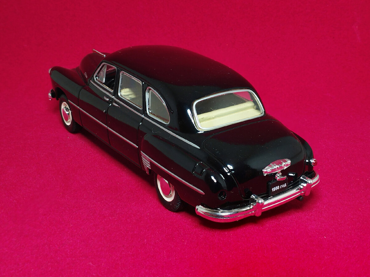 Рис. 2. Модель автомобиля ГАЗ-12 «ЗИМ» от фирмы «Наш Автопром» в масштабе 1:43 до электрификации